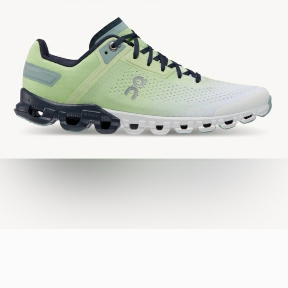 On Running Cloud Shoes            Size Womens 9, Mens 7.5